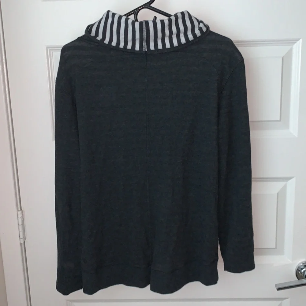 lululemon - reversible stripe in a clinch pullover - Picture 4 of 9